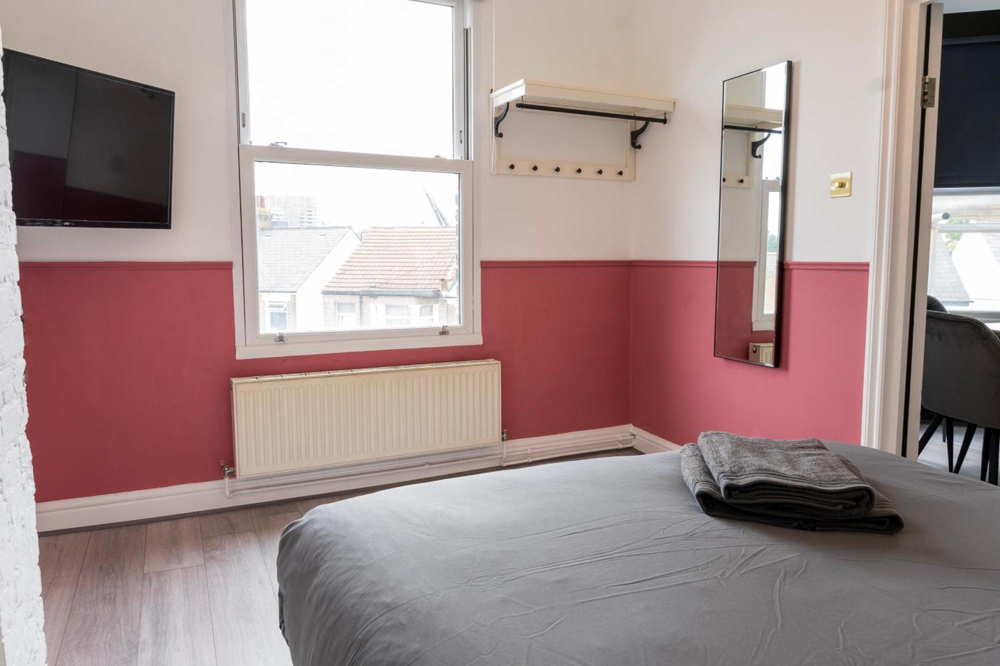 5c- Stylish Urban Retreat - Spacious 2 Bed Flat Apartament *