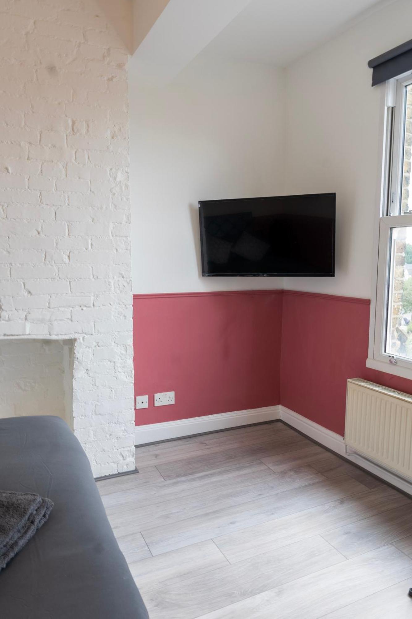 5c- Stylish Urban Retreat - Spacious 2 Bed Flat