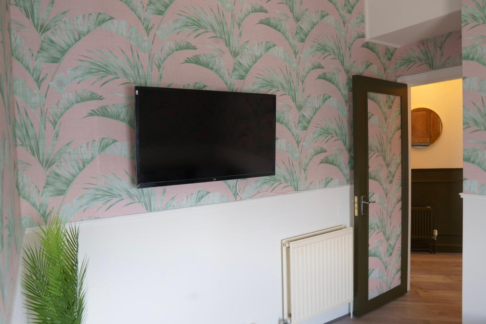 5c- Stylish Urban Retreat - Spacious 2 Bed Flat London