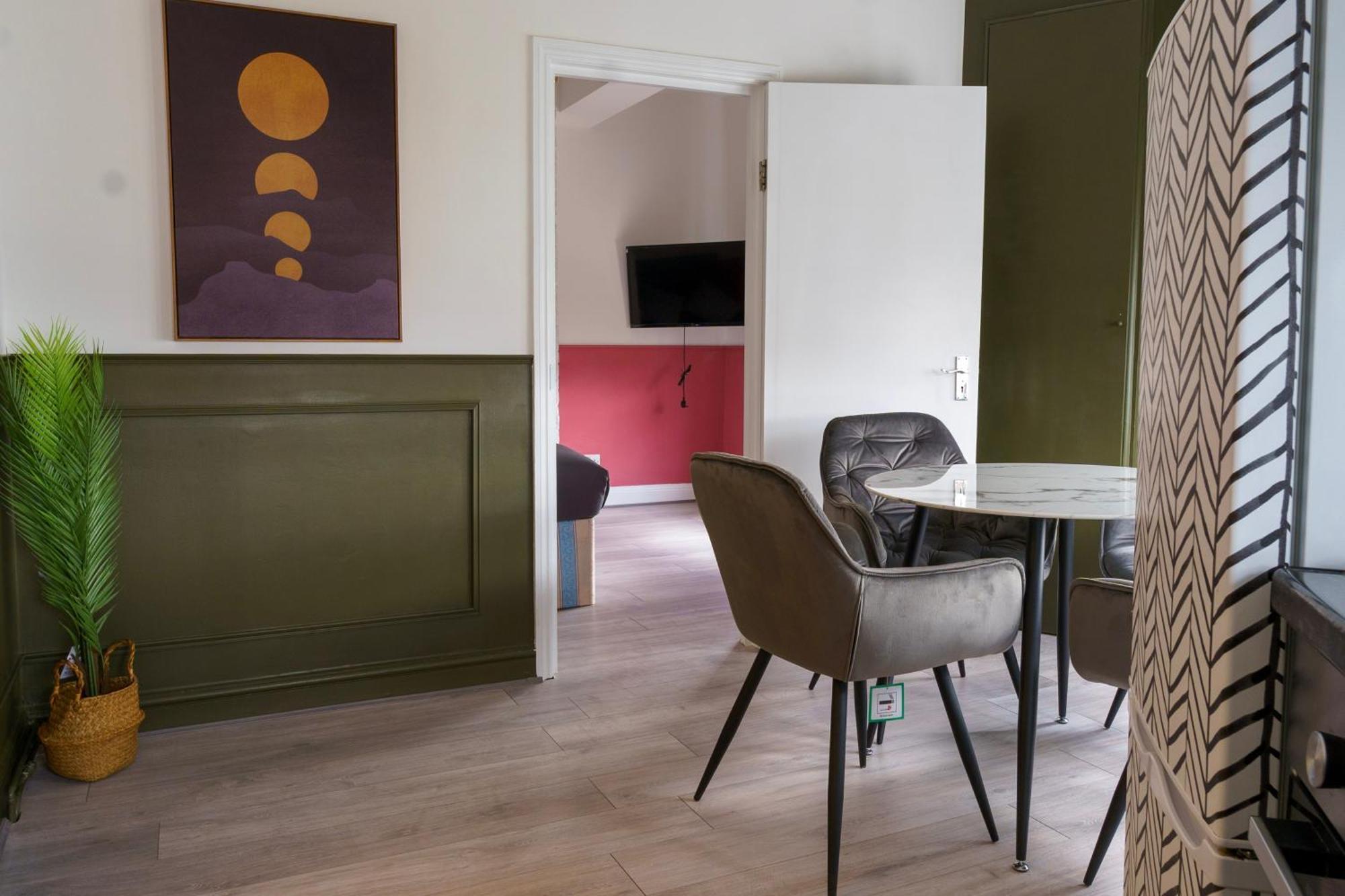 5c- Stylish Urban Retreat - Spacious 2 Bed Flat *