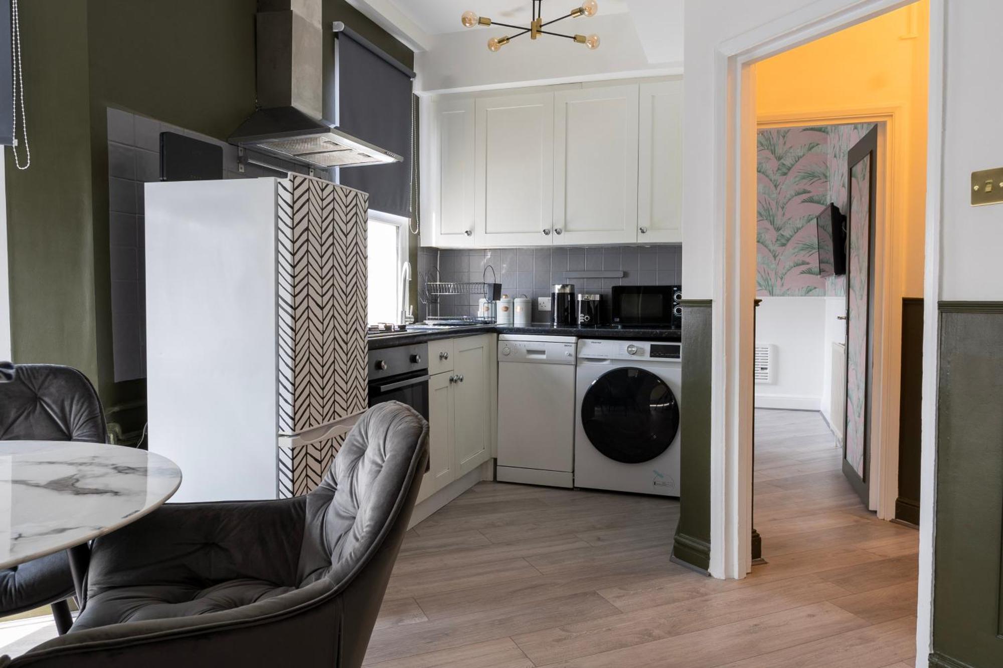 5c- Stylish Urban Retreat - Spacious 2 Bed Flat Londra