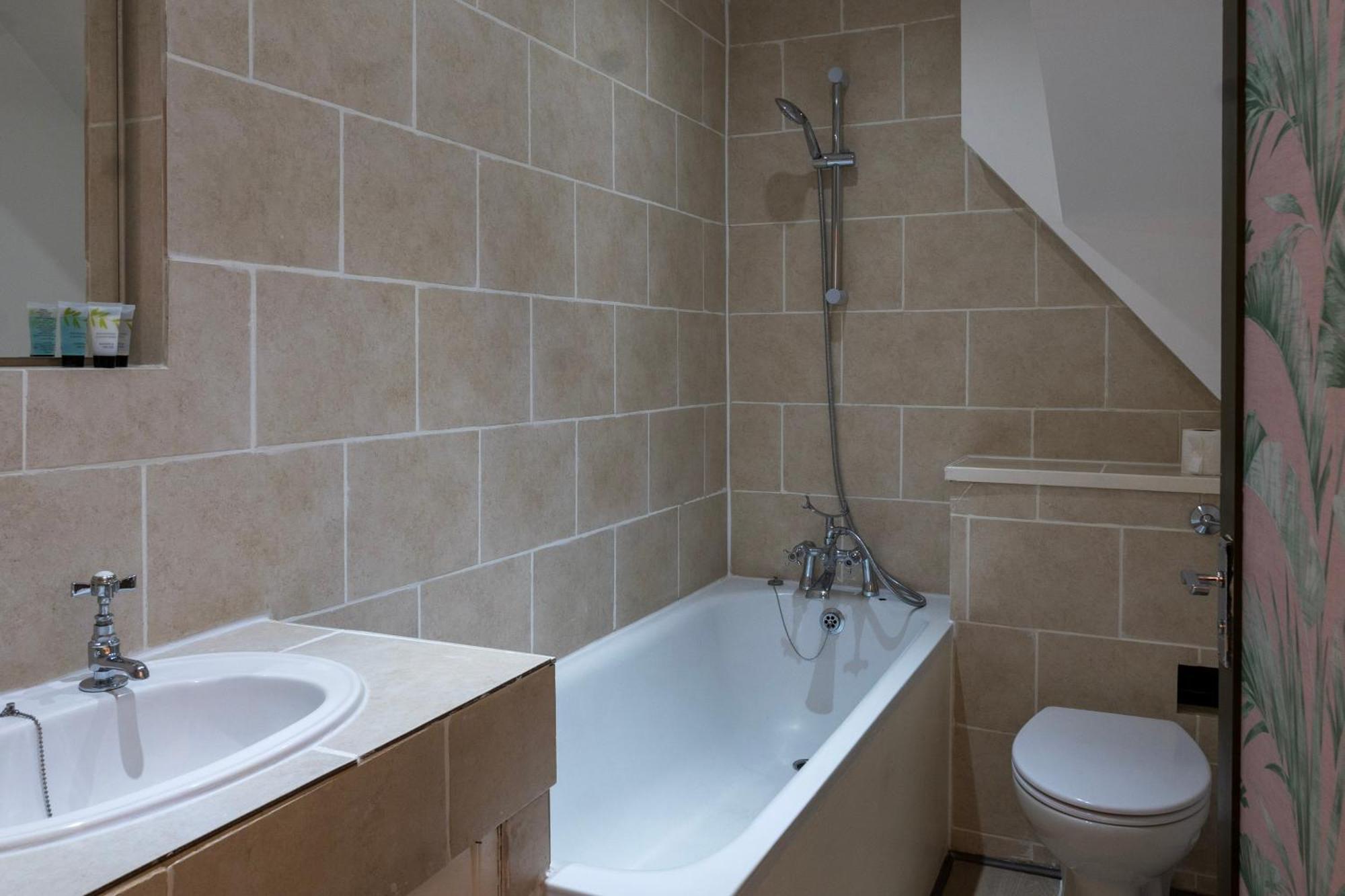 5c- Stylish Urban Retreat - Spacious 2 Bed Flat