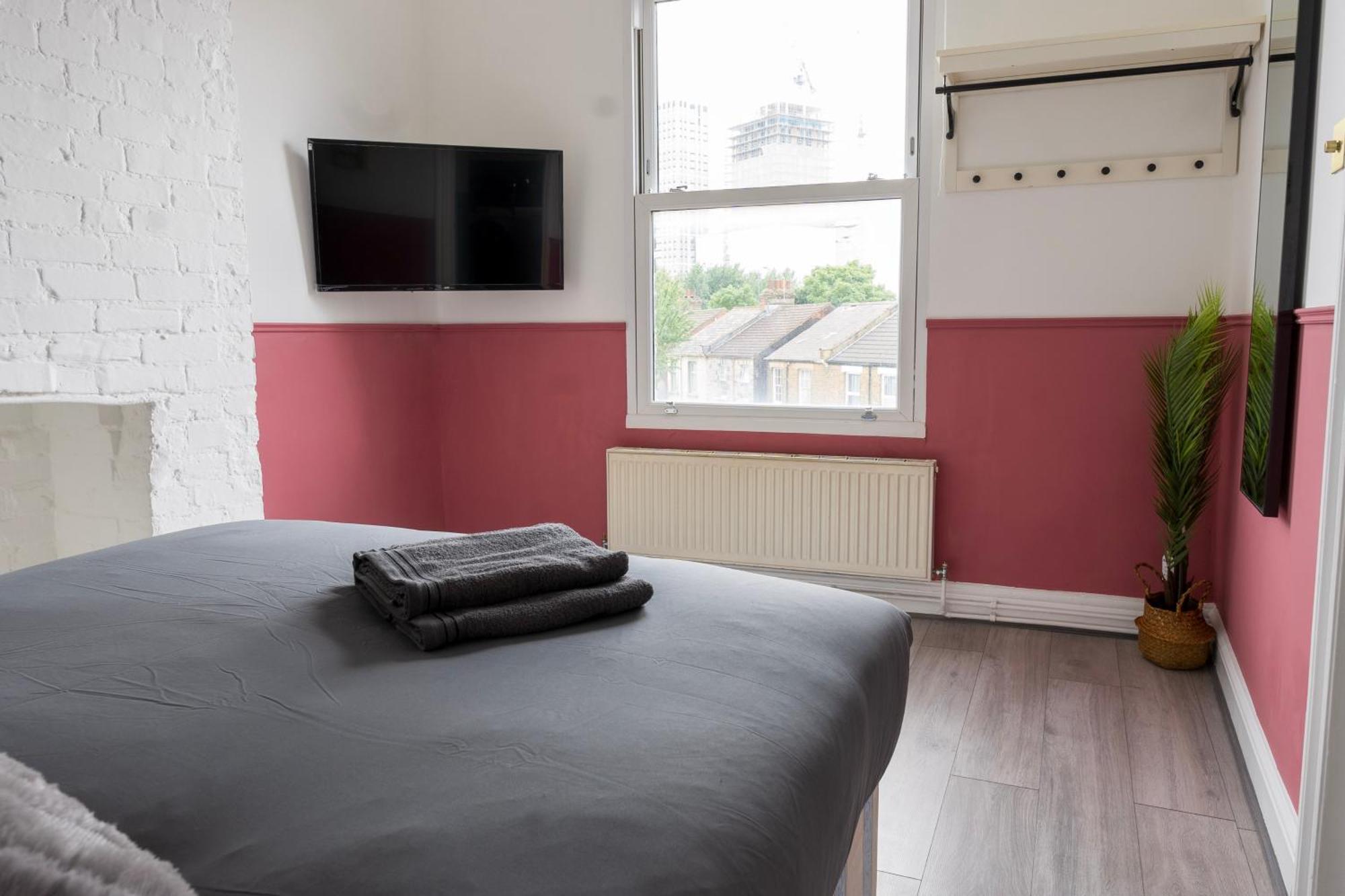 Appartamento 5c- Stylish Urban Retreat - Spacious 2 Bed Flat *