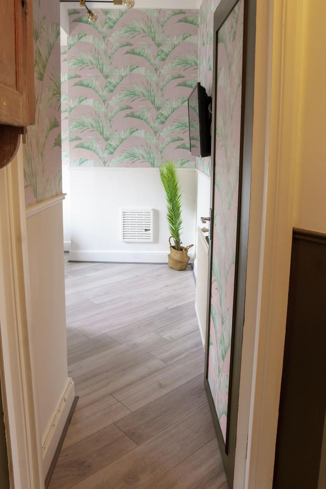 Appartamento 5c- Stylish Urban Retreat - Spacious 2 Bed Flat