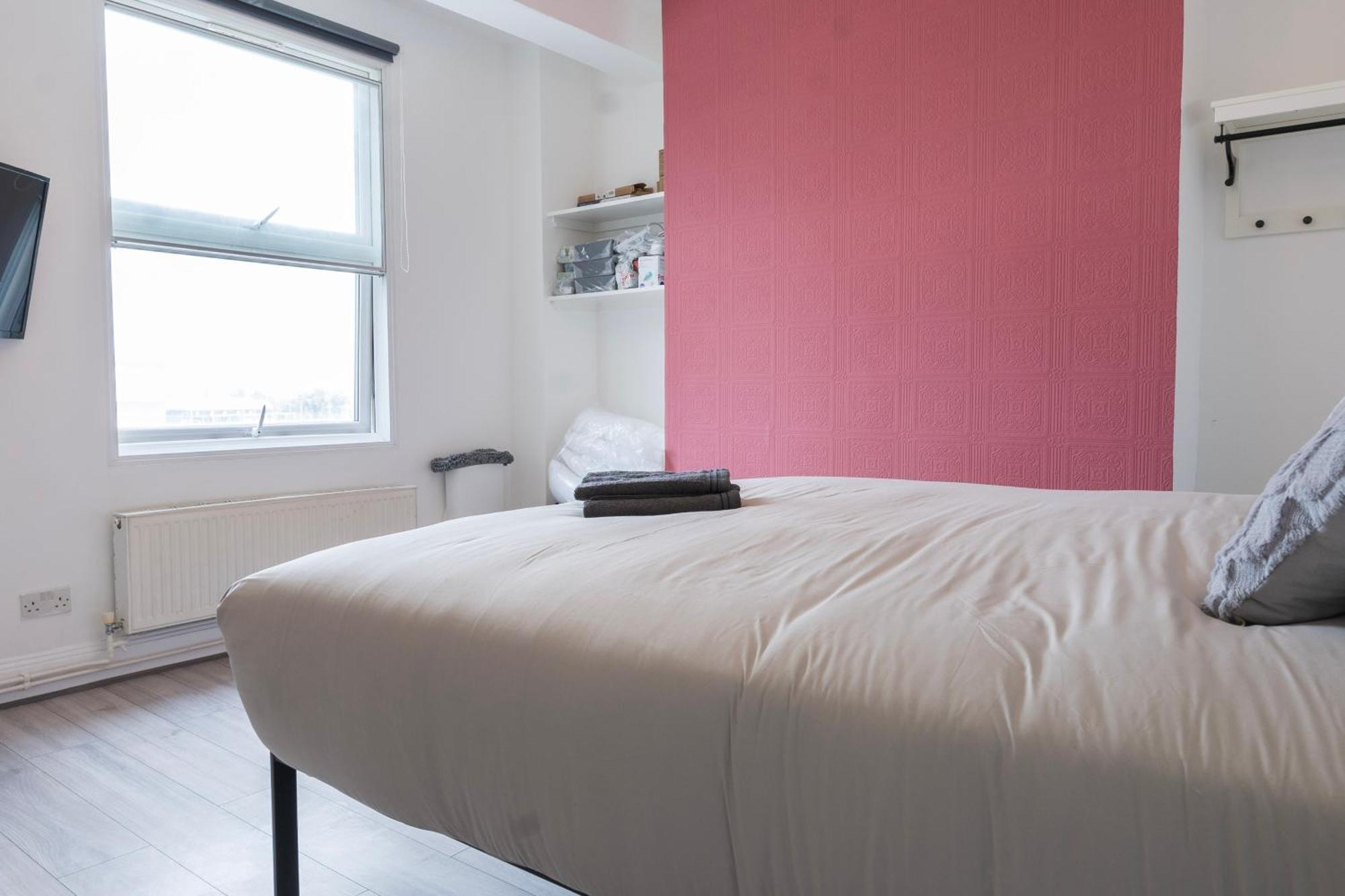 5c- Stylish Urban Retreat - Spacious 2 Bed Flat *