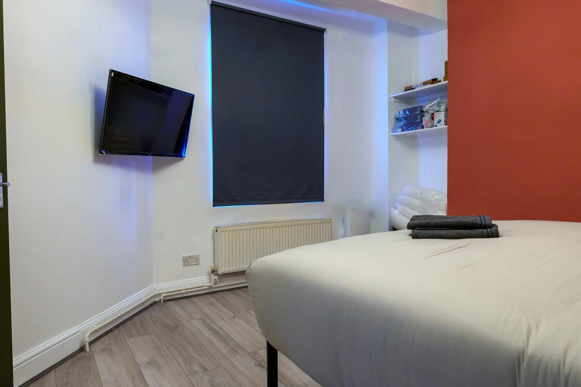5c- Stylish Urban Retreat - Spacious 2 Bed Flat *