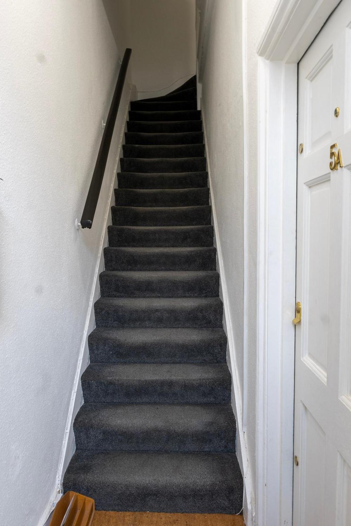 5c- Stylish Urban Retreat - Spacious 2 Bed Flat * Londra