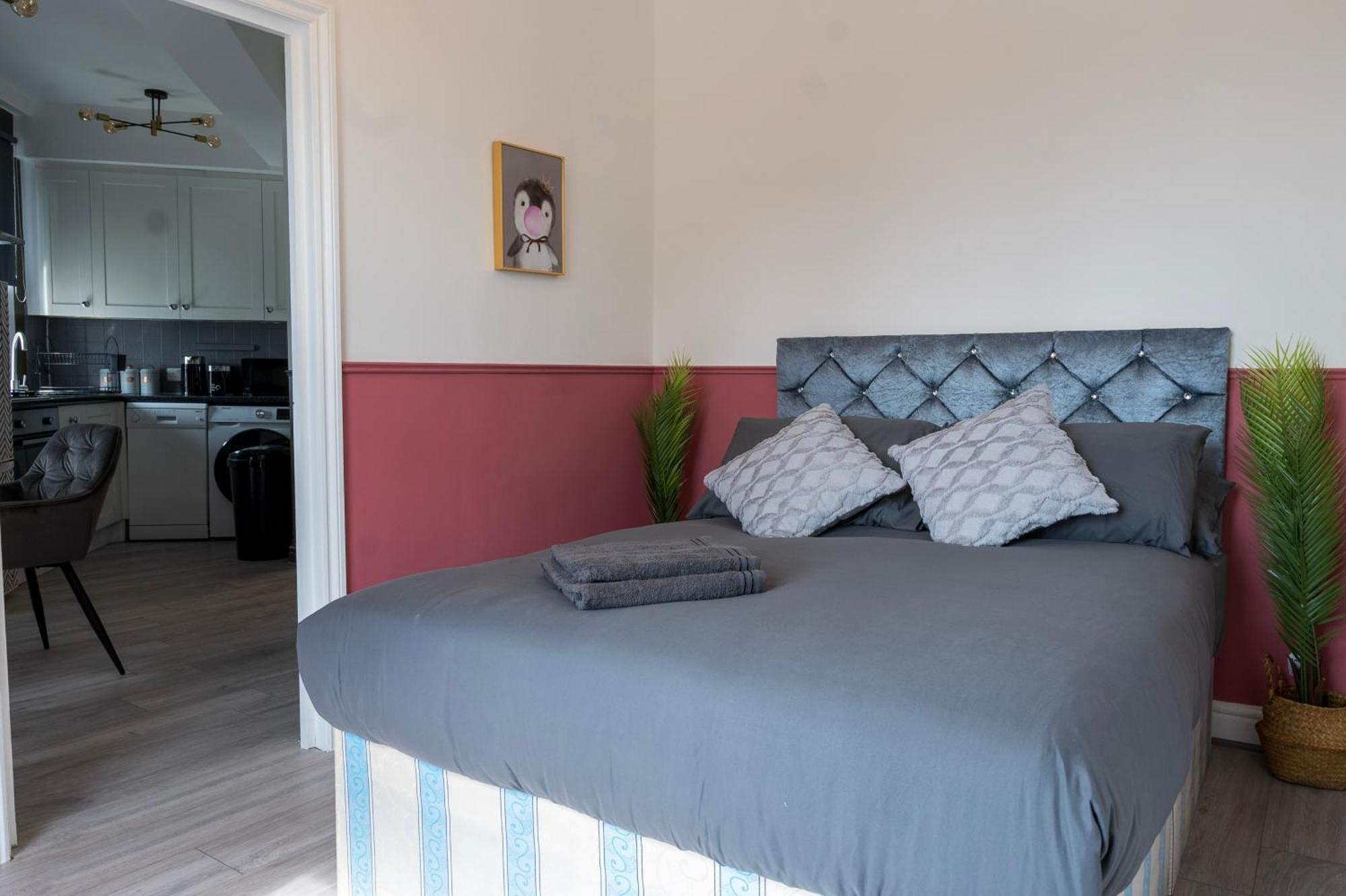 5c- Stylish Urban Retreat - Spacious 2 Bed Flat