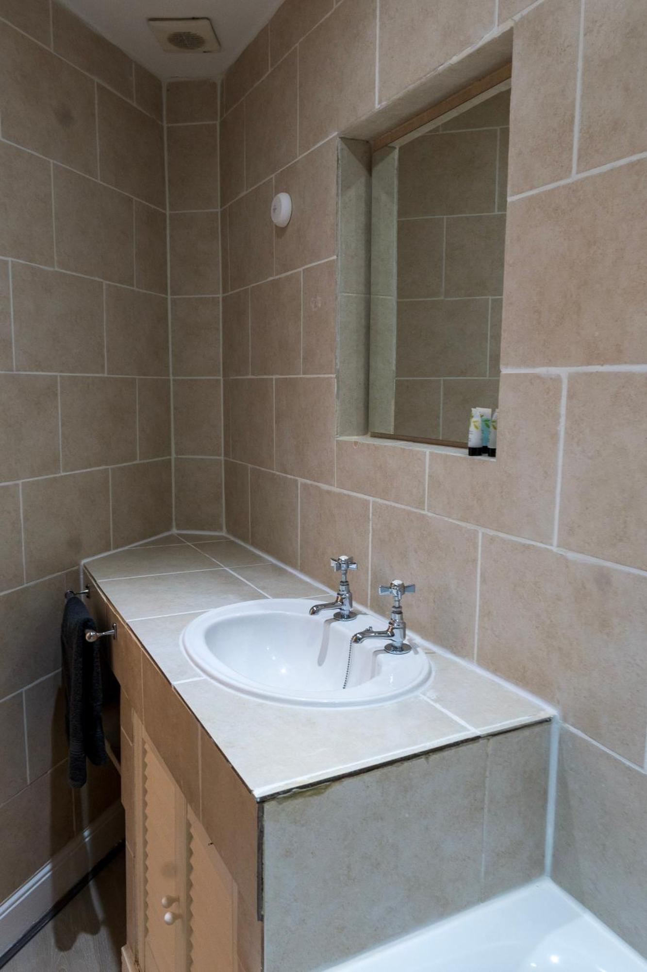 5c- Stylish Urban Retreat - Spacious 2 Bed Flat Appartamento Londra