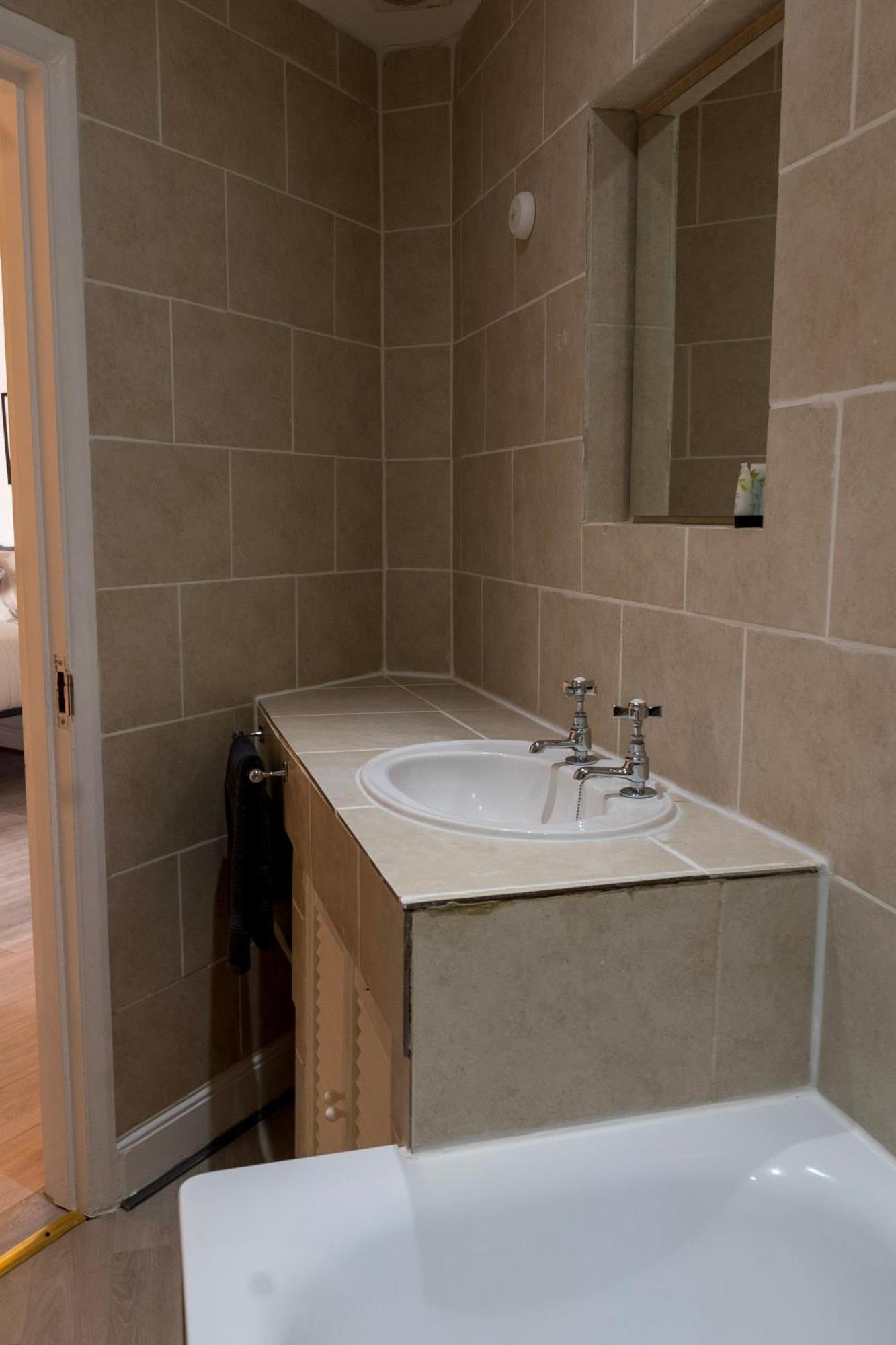 Appartamento 5c- Stylish Urban Retreat - Spacious 2 Bed Flat Londra