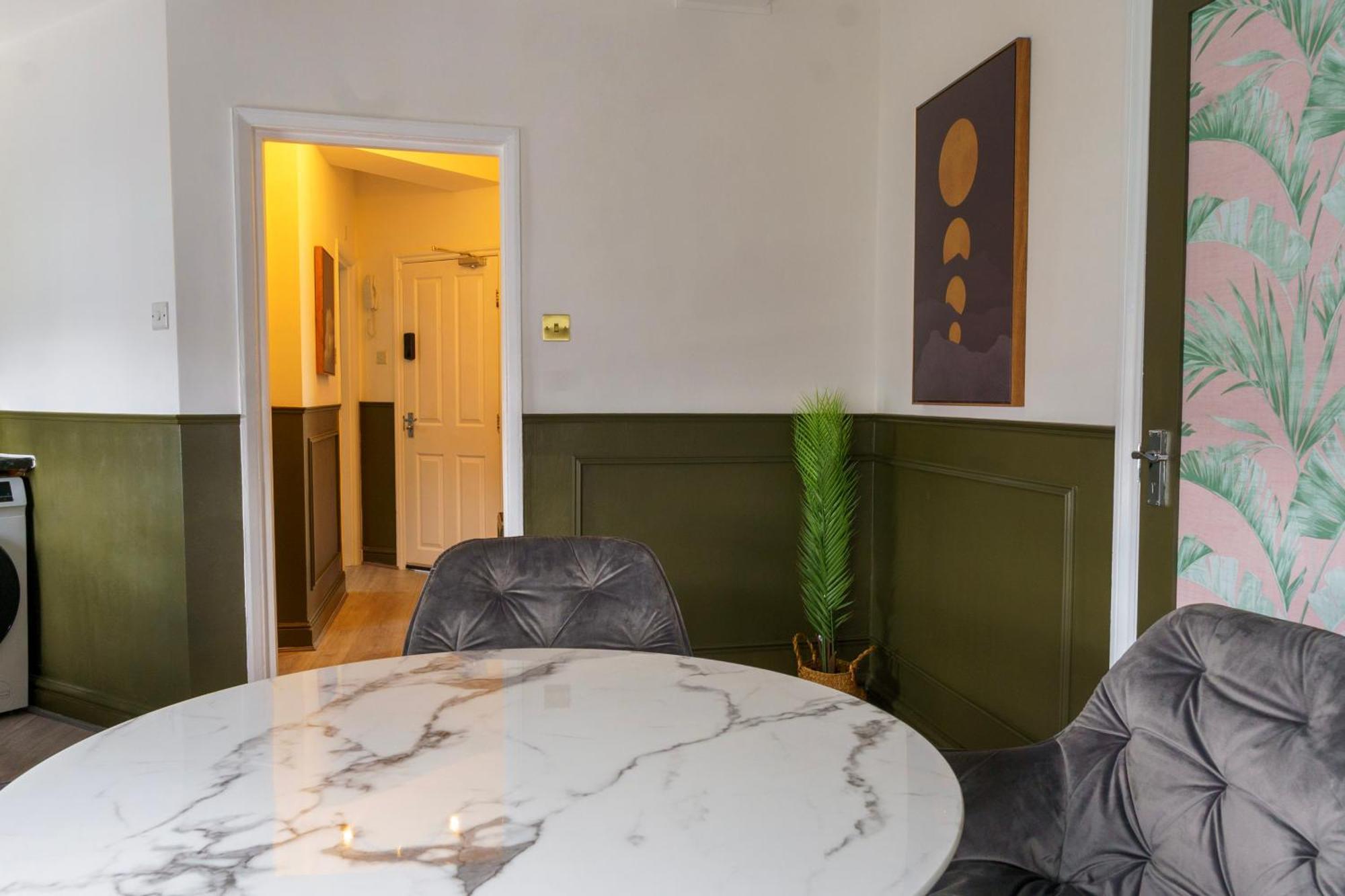 5c- Stylish Urban Retreat - Spacious 2 Bed Flat Londra