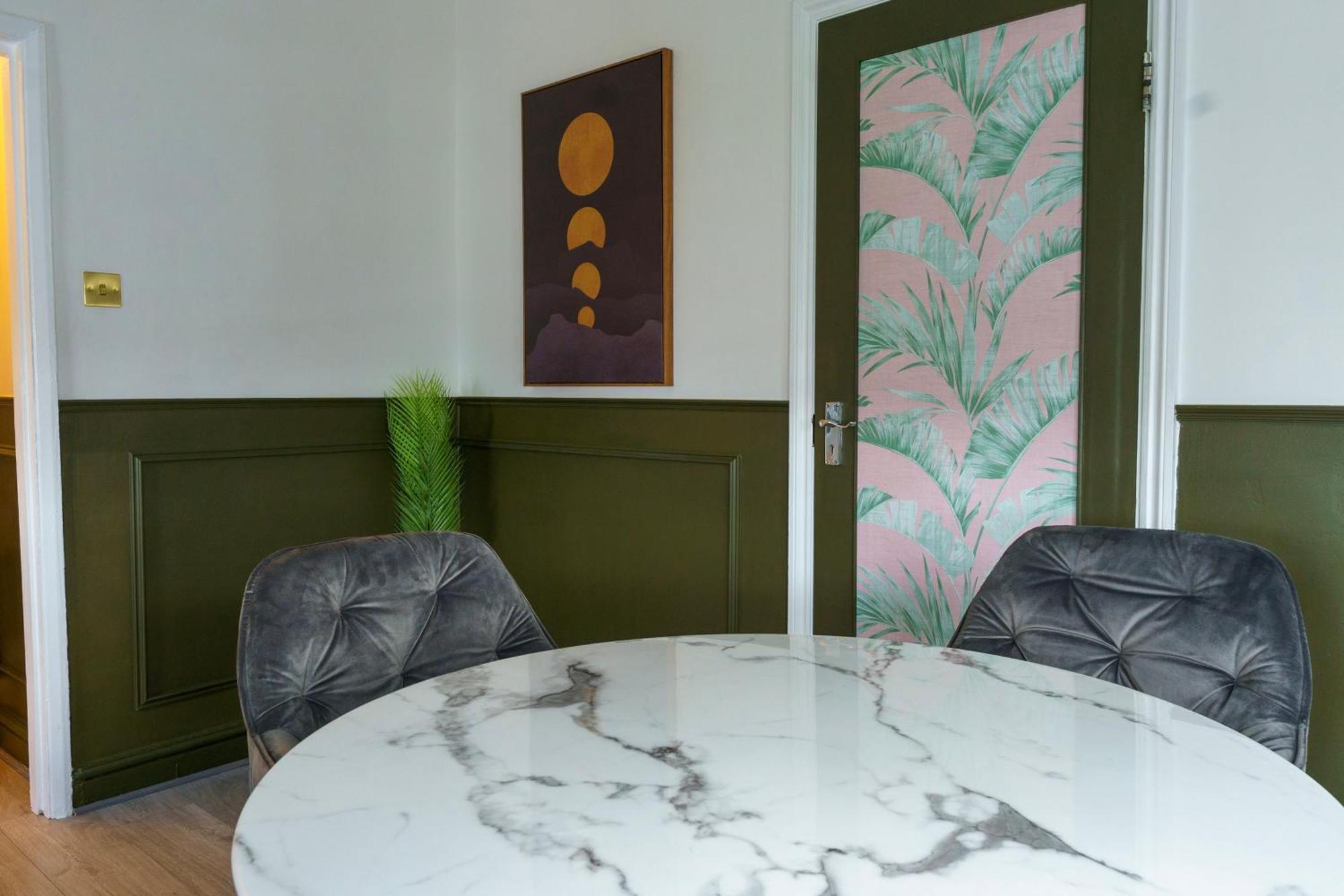 5c- Stylish Urban Retreat - Spacious 2 Bed Flat