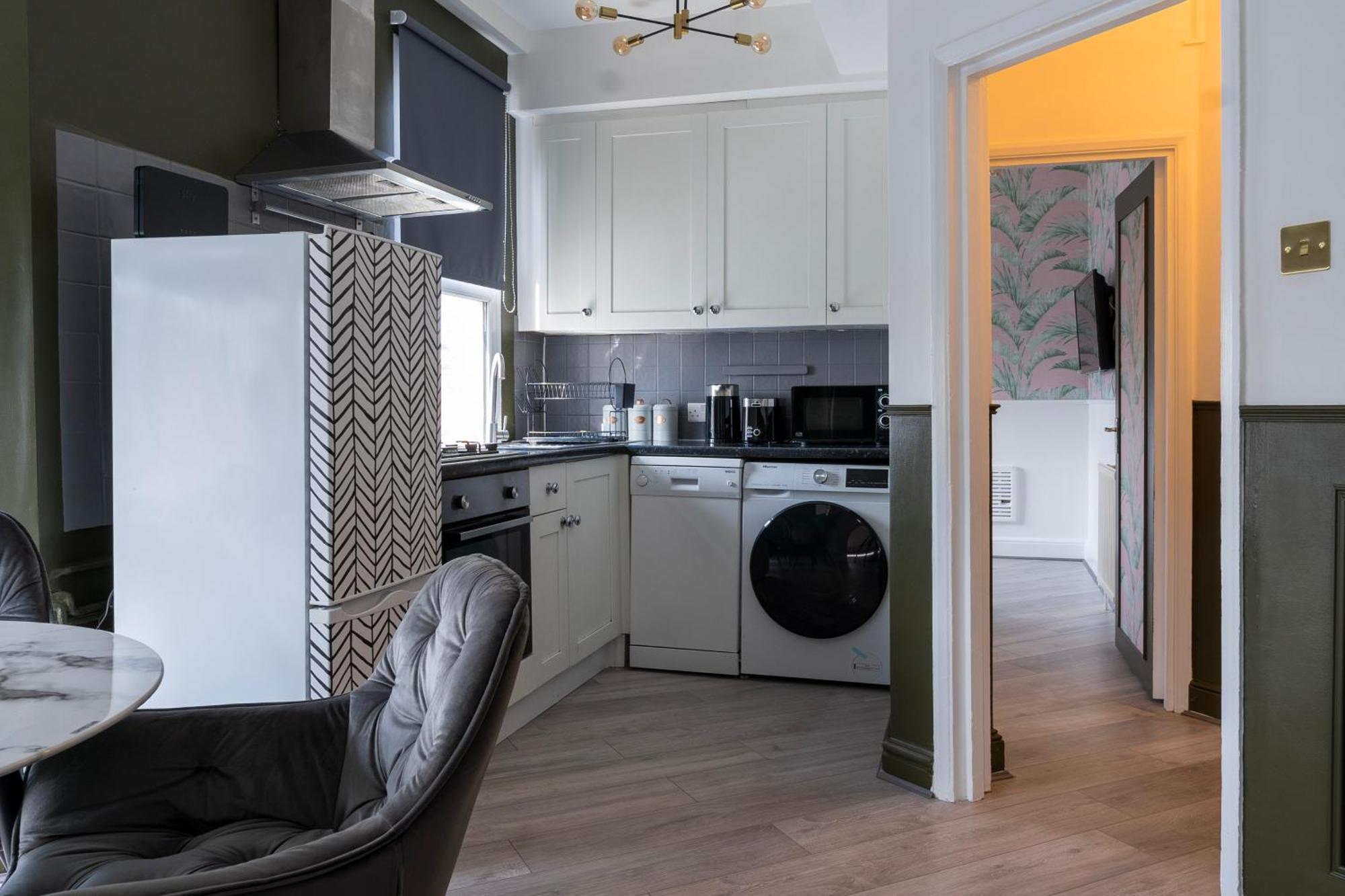 5c- Stylish Urban Retreat - Spacious 2 Bed Flat *