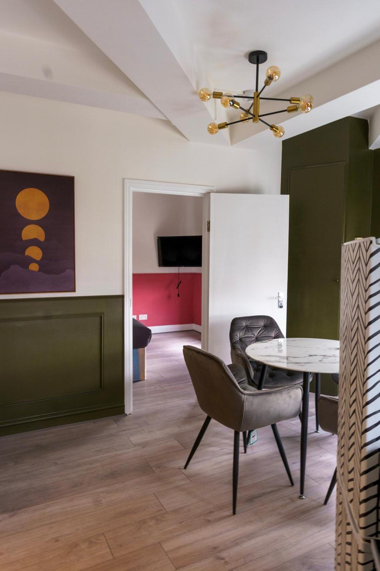 Appartamento 5c- Stylish Urban Retreat - Spacious 2 Bed Flat
